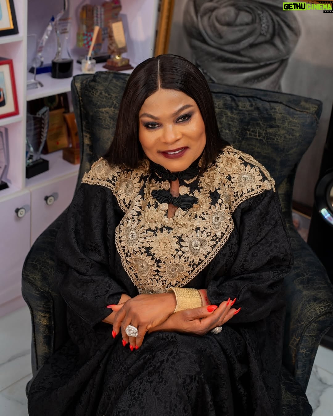 Sola Sobowale - 12.6K Likes - In Christ alone…

👗 @ogeslanguage 
💎 @oniyeti_jewelrystore 
💄 @dynamicbeautyplus
💇🏻‍♀️ @auntjuliet_styles 
📸 @biyiadeleke