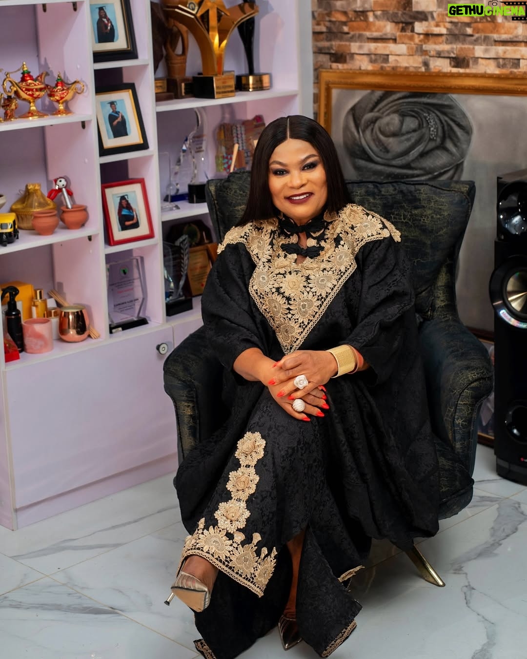 Sola Sobowale - 12.6K Likes - In Christ alone…

👗 @ogeslanguage 
💎 @oniyeti_jewelrystore 
💄 @dynamicbeautyplus
💇🏻‍♀️ @auntjuliet_styles 
📸 @biyiadeleke