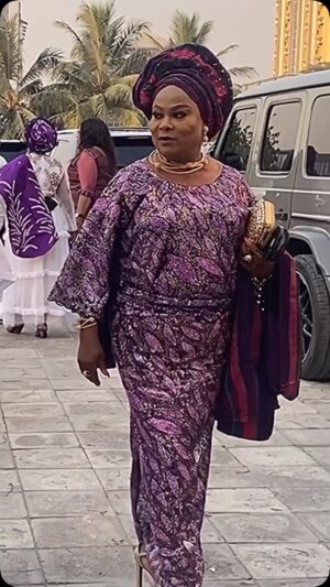 Sola Sobowale Instagram - Celebrations all round…

💄@dynamicbeautyplus 
🎀 @blessing_gele
🥻@strictlybrides
💎 @oniyeti_jewerlystore