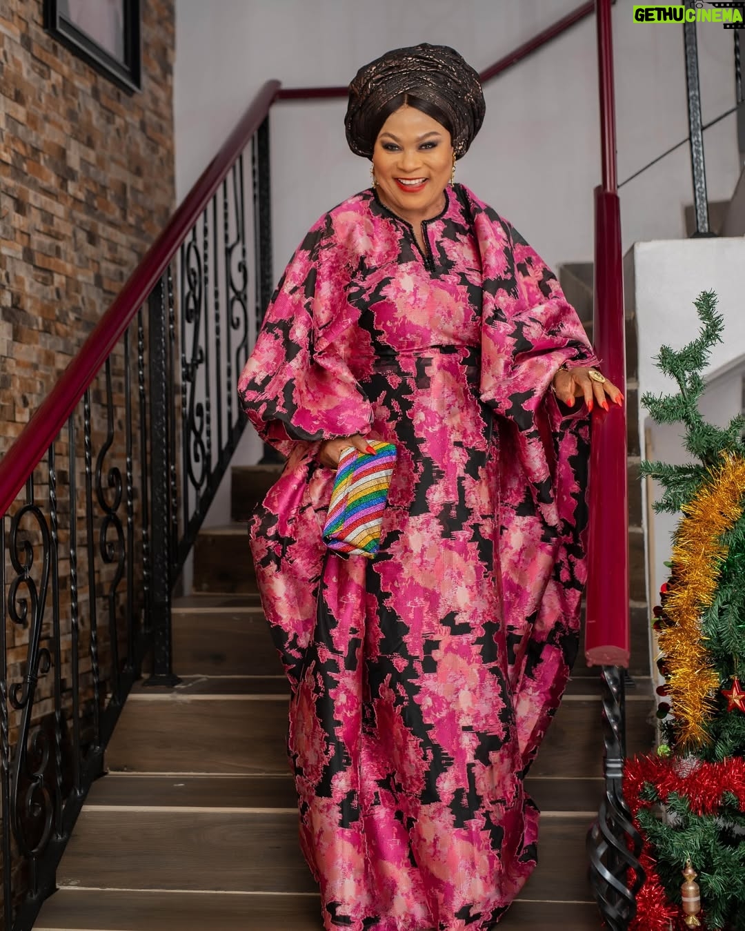 Sola Sobowale - 21.3K Likes - The joy of the Lord is indeed my strength…

👗 @xarina.ig 
💄 @dynamicbeautyplus 
📸 @biyiadeleke