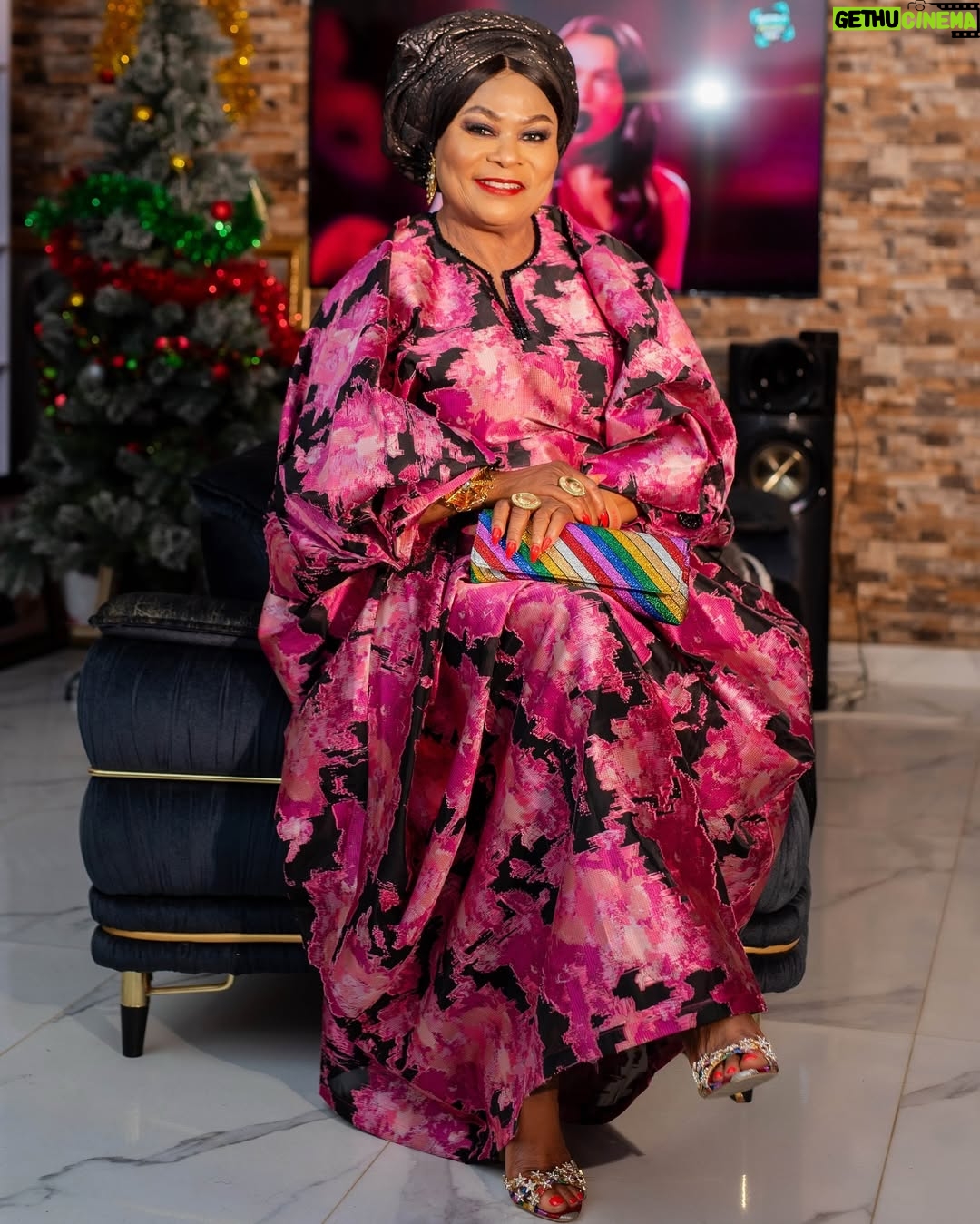 Sola Sobowale - 21.3K Likes - The joy of the Lord is indeed my strength…

👗 @xarina.ig 
💄 @dynamicbeautyplus 
📸 @biyiadeleke