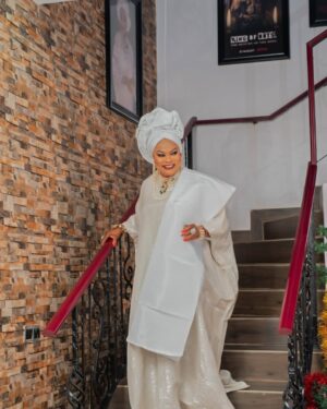 Sola Sobowale Instagram - Lord you are faithful and true… I am grateful for another year added on to my life…

-

@theabbykedomina
@Dynamicbeautyplus
@blessing_gele
@gbengaartsmith