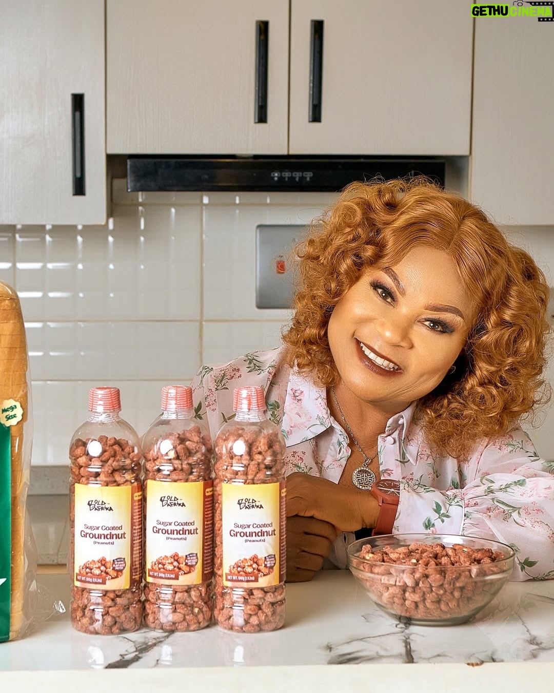 Sola Sobowale - 6.7K Likes - Breakfast and snack options from @boldafrika. 

Fun fact about me is I love to snack on garri with some groundnut and fried fish. What about you?