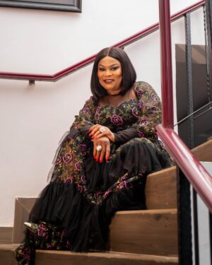 Sola Sobowale Instagram - Stepping into a new week, 2025 here I come

-

👗 @ceolumineeofficial 
💎 @oniyeti_jewelrystore 
💄 @dynamicbeautyplus
💇🏻‍♀️ @auntjuliet_styles 
📸 @biyiadeleke
