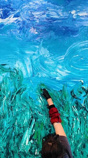 Solbi Instagram - 솔비는 손으로 그림을 어떻게 그릴까?
#솔비 #솔비이즈백 #solbi #kwonjian #paint #asmr #painting