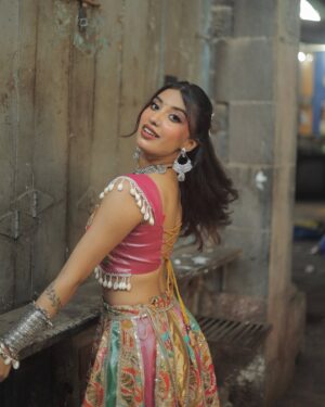 Somya Daundkar Instagram - In my Premika era🤍
Made this outfit from scratch, do check my recent YouTube video🙈
🎥 @vb_bagde_mr.photographer