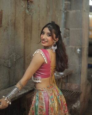 Somya Daundkar Instagram - In my Premika era🤍
Made this outfit from scratch, do check my recent YouTube video🙈
🎥 @vb_bagde_mr.photographer