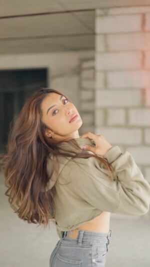 Somya Daundkar Instagram - Oversized Hoodie , Skinny Jeans and Jordan Cuz @badboyshah says so 🎵😁
#goddamn #trendingaudio
🎥 @vb_bagde_mr.photographer
Edited by @films_by_pavan