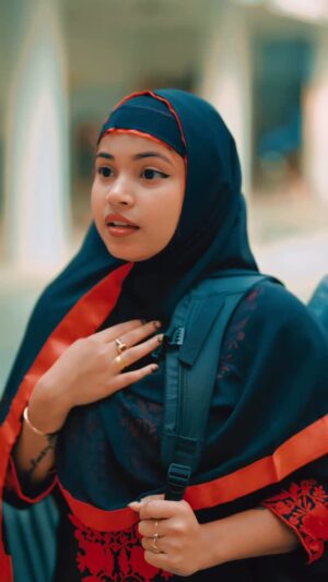 Sona Dey Instagram - Mai Pakdi Gayiii😰😢
Videography- @raja_dey__official
#viral #reels #trending #dhurandar
Disclaimer:
This video is made purely for entertainment purposes. There is no intention to offend or hurt the sentiments of any caste or community.