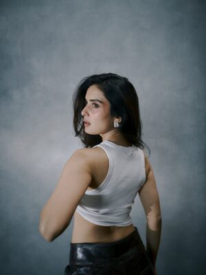 Sonali Kukreja Instagram - Yours truly, overthinking less 🤍
With pure talent @dyartisticc
@chandan_yadav.3600