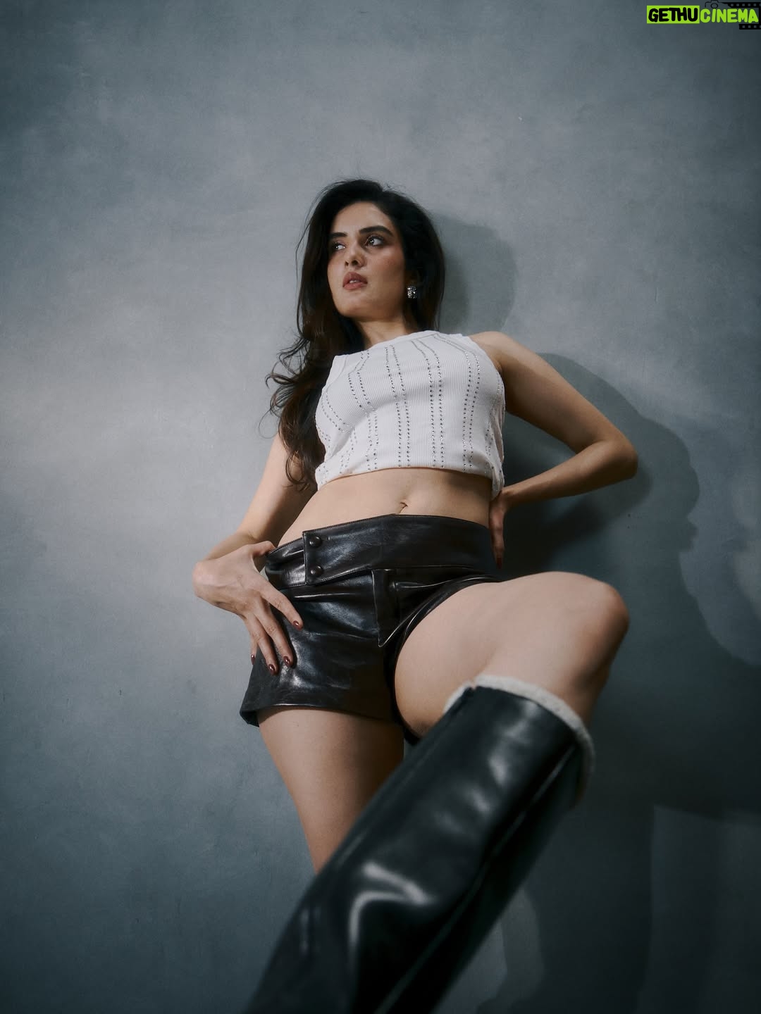 Sonali Kukreja - 3.9K Likes - Yours truly, overthinking less 🤍
With pure talent @dyartisticc 
 @chandan_yadav.3600