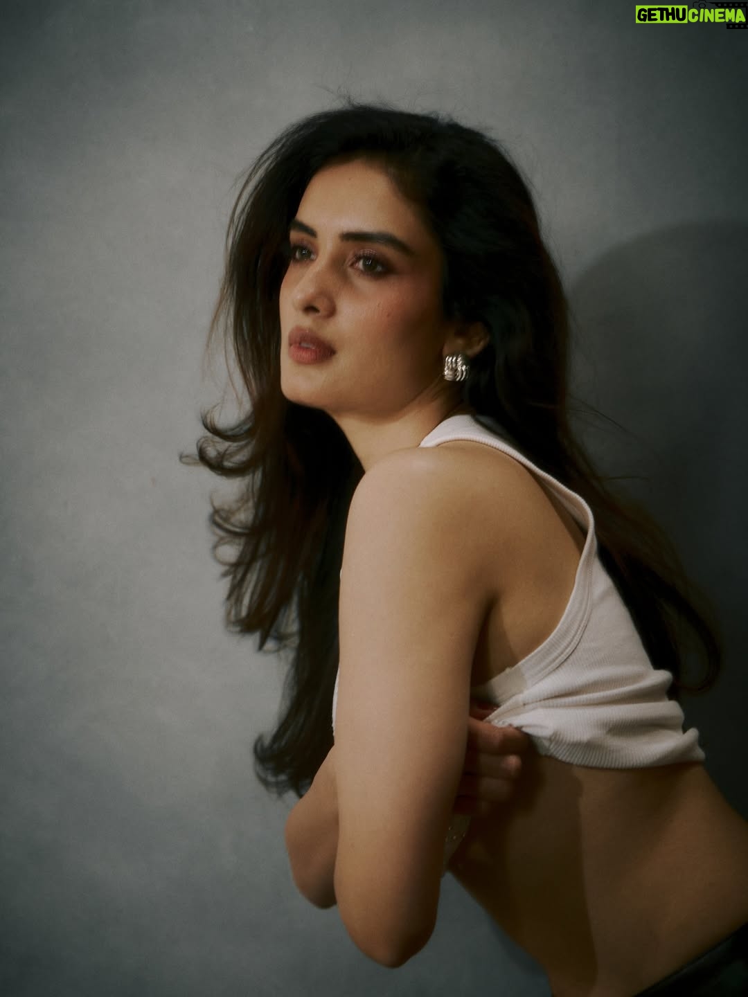 Sonali Kukreja - 3.9K Likes - Yours truly, overthinking less 🤍
With pure talent @dyartisticc 
 @chandan_yadav.3600