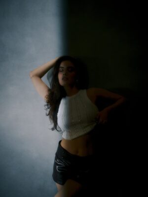 Sonali Kukreja Instagram - Yours truly, overthinking less 🤍
With pure talent @dyartisticc
@chandan_yadav.3600
