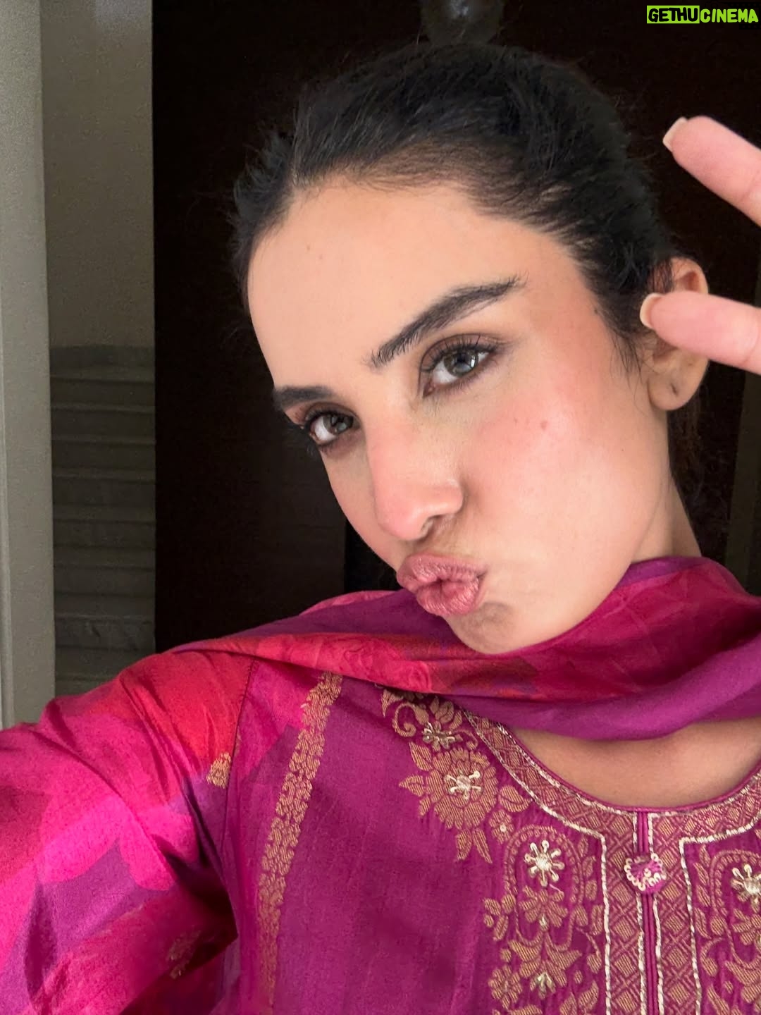 Sonali Kukreja - 2.5K Likes - My love language #makingfaces 🙋‍♀️