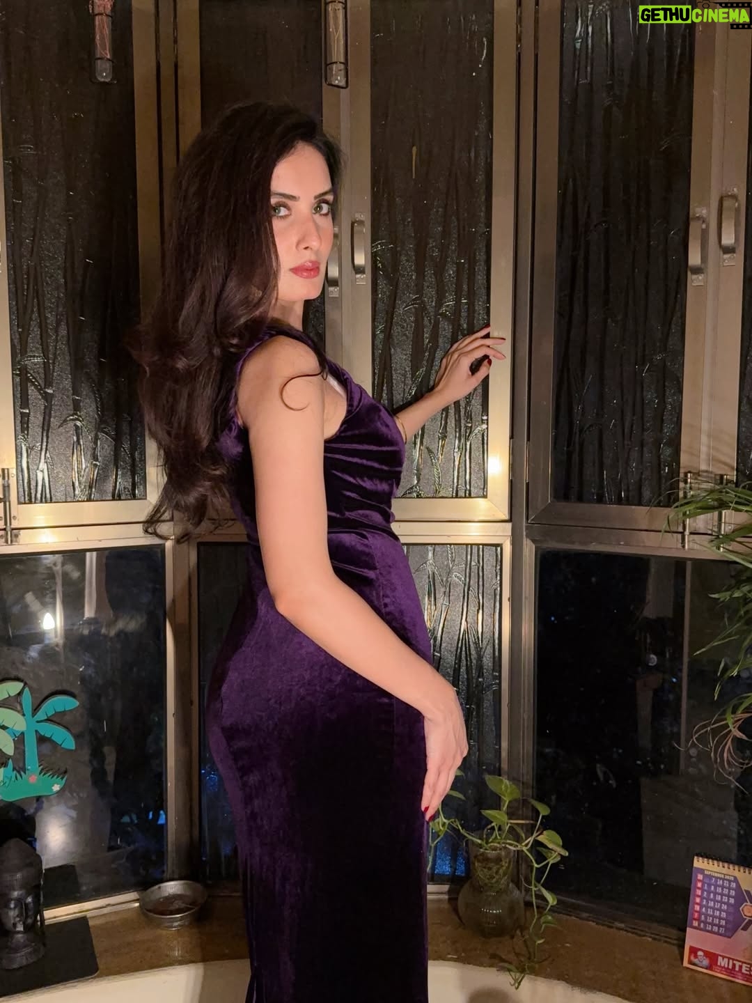 Sonali Kukreja - 2.4K Likes - Well dressed & Well-mannered always 💜
#velvetnights
