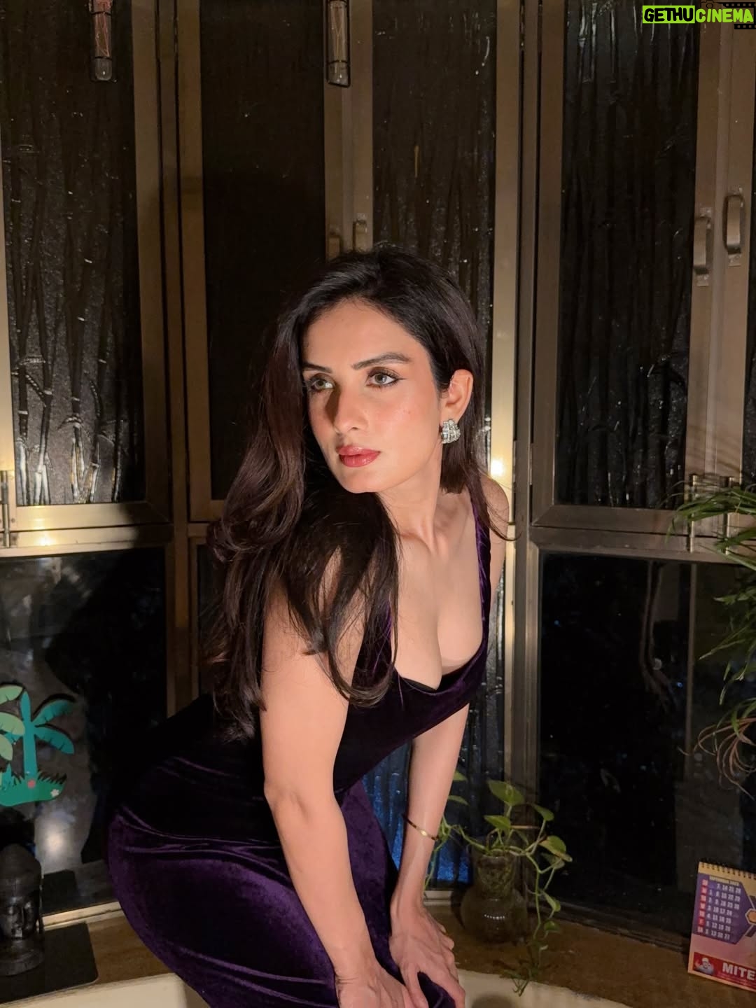 Sonali Kukreja - 2.4K Likes - Well dressed & Well-mannered always 💜
#velvetnights