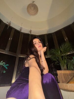 Sonali Kukreja Instagram - Well dressed & Well-mannered always 💜
#velvetnights