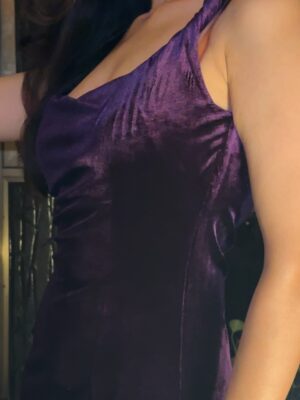 Sonali Kukreja Instagram - Well dressed & Well-mannered always 💜
#velvetnights