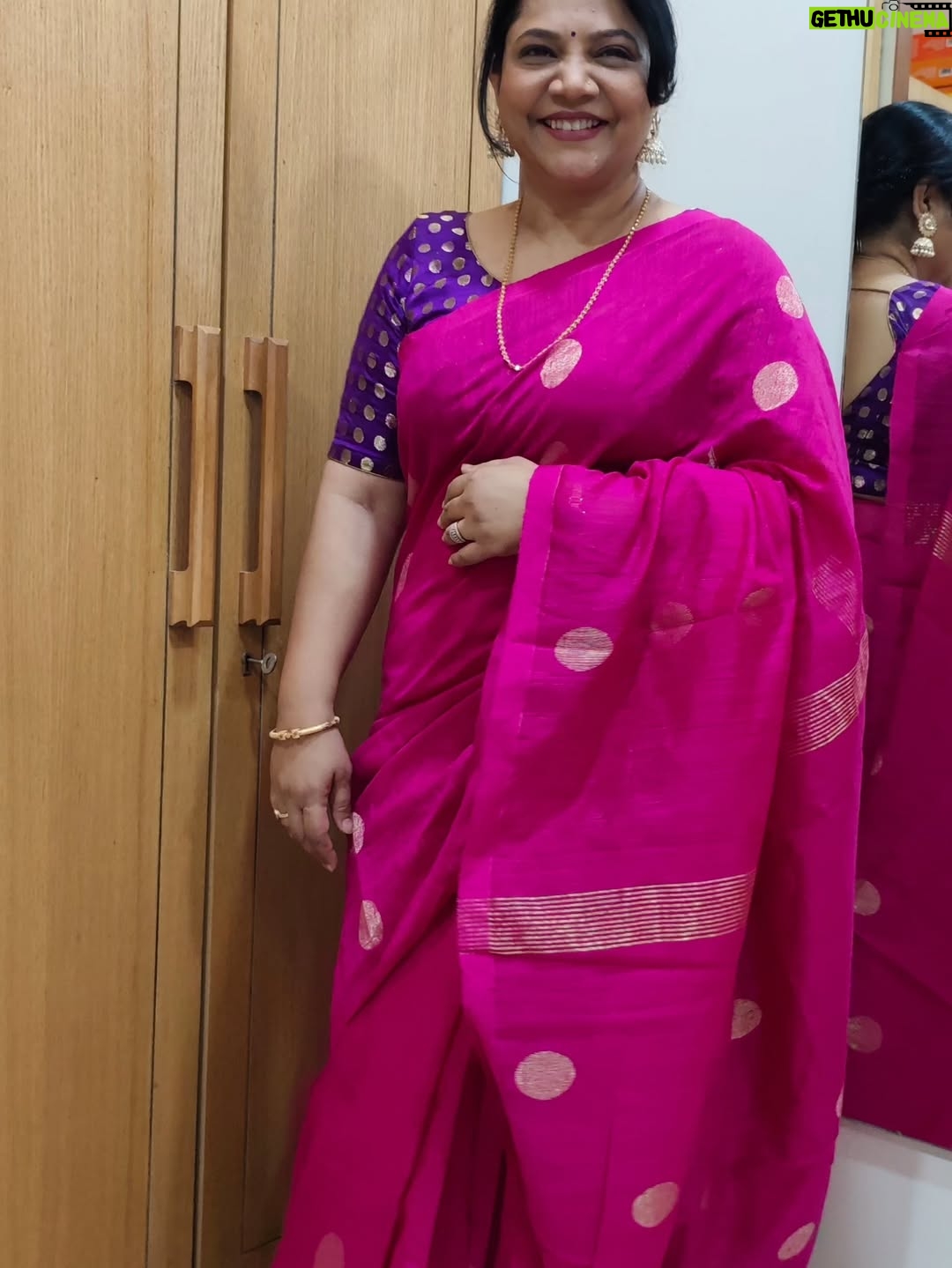 Sonali Pandit Naik - 21.2K Likes - Sometimes candids are awesome. 
PC: Jayant Naik, who has no other option. 😂
🎉🎊❤️❤️ @ijayantnaik