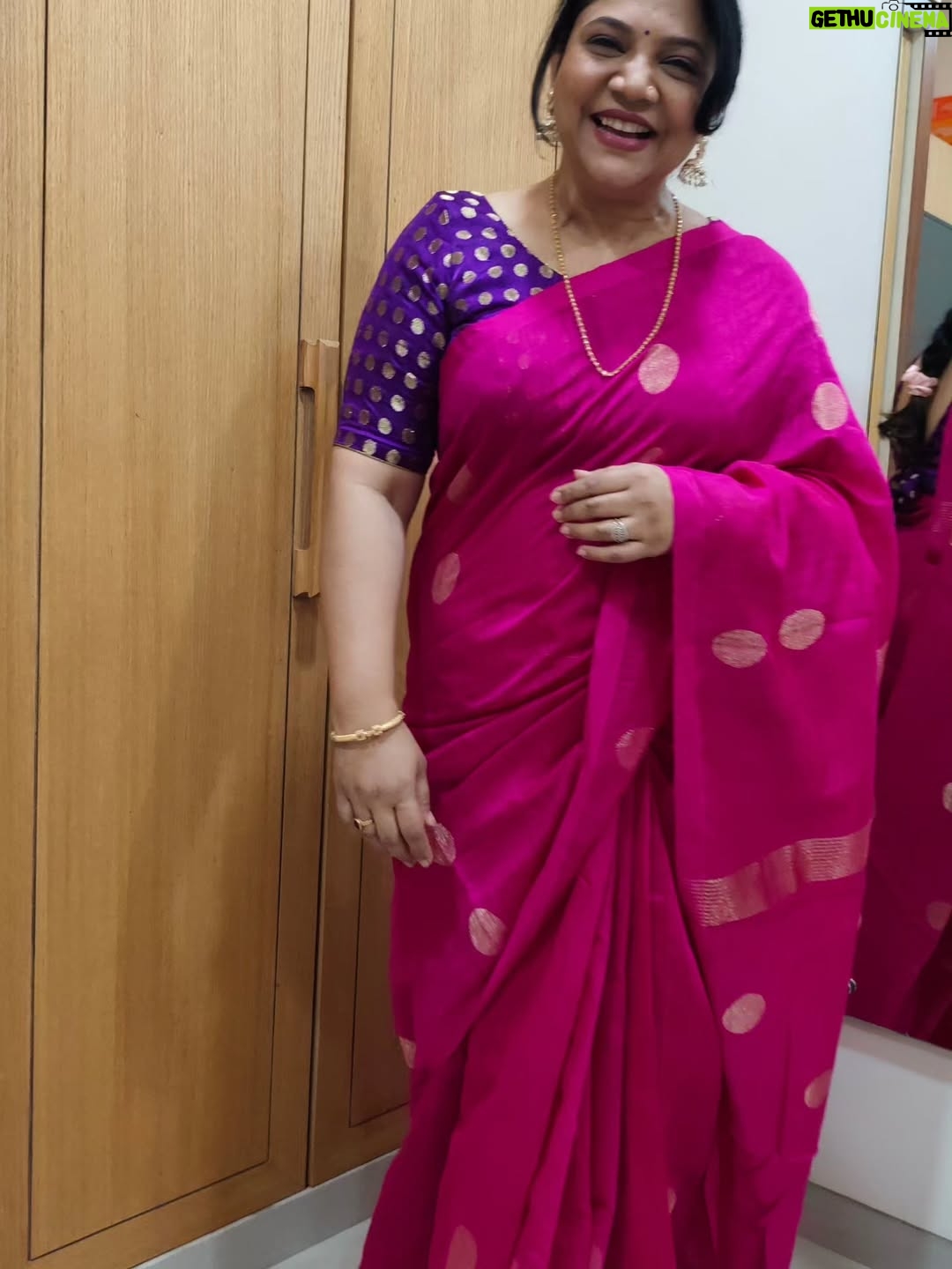 Sonali Pandit Naik - 21.2K Likes - Sometimes candids are awesome. 
PC: Jayant Naik, who has no other option. 😂
🎉🎊❤️❤️ @ijayantnaik