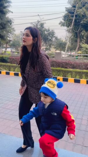 Sonia Thakur Instagram - Hr Jagah Ye Sath Chahiye Mujhe …btao kon??#reelsinstagram #videoviral #followforfollowback #instagood #family