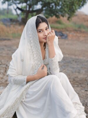 Soniya Official Instagram - Apshra dekho 🕊️🍂
#explore #photo #instagood