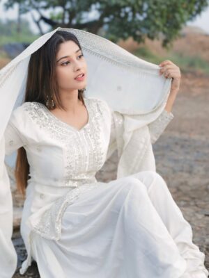 Soniya Official Instagram - Apshra dekho 🕊️🍂
#explore #photo #instagood