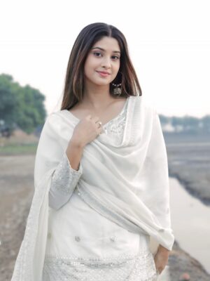 Soniya Official Instagram - Apshra dekho 🕊️🍂
#explore #photo #instagood