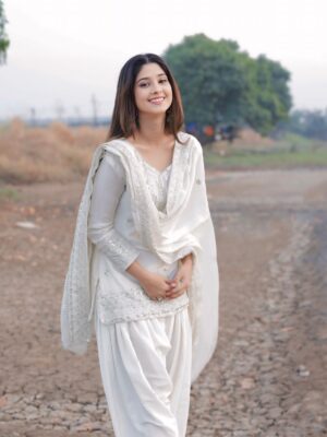 Soniya Official Instagram - Apshra dekho 🕊️🍂
#explore #photo #instagood