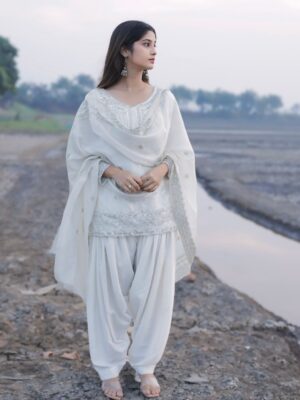 Soniya Official Instagram - Apshra dekho 🕊️🍂
#explore #photo #instagood