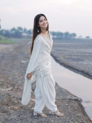 Soniya Official Instagram - Apshra dekho 🕊️🍂
#explore #photo #instagood
