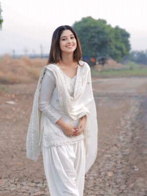 Soniya Official Instagram - Apshra dekho 🕊️🍂
#explore #photo #instagood