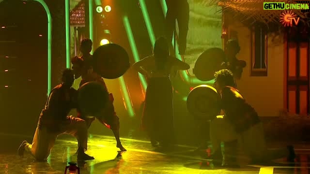 Soniya Suresh - 10K Likes - Ladies on fire🔥

#SunTV #PuthandeVaruga #NewYearSpecial