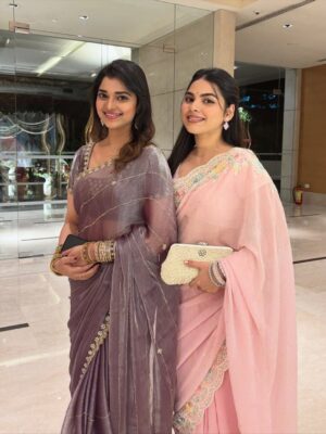 Soniya Suresh Instagram - Sister>>>bestie
.
.
.
.
.
.
[sisters,sarees,sibling,bff]