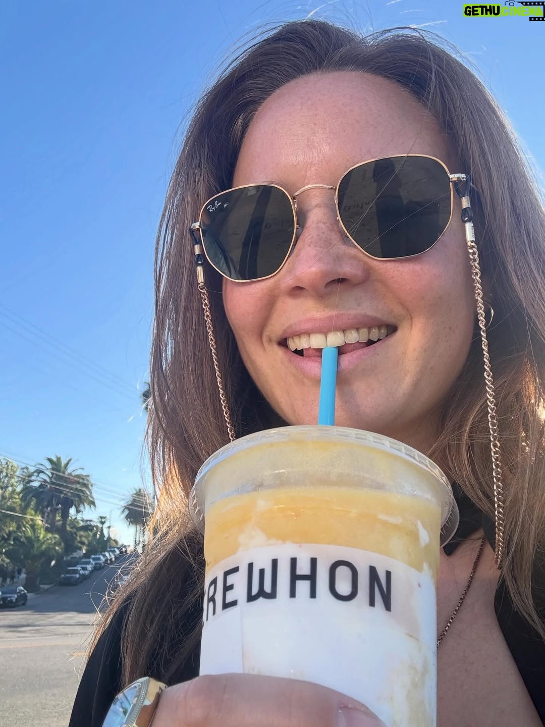 Sonja Gerhardt - 8.1K Likes - Uff…Los Angeles was hast du mit mir gemacht?
What a time! So schön, so warmherzig, so viele neue Erfahrungen und Blickwinkel!
I miss you so deeply! See you soon!