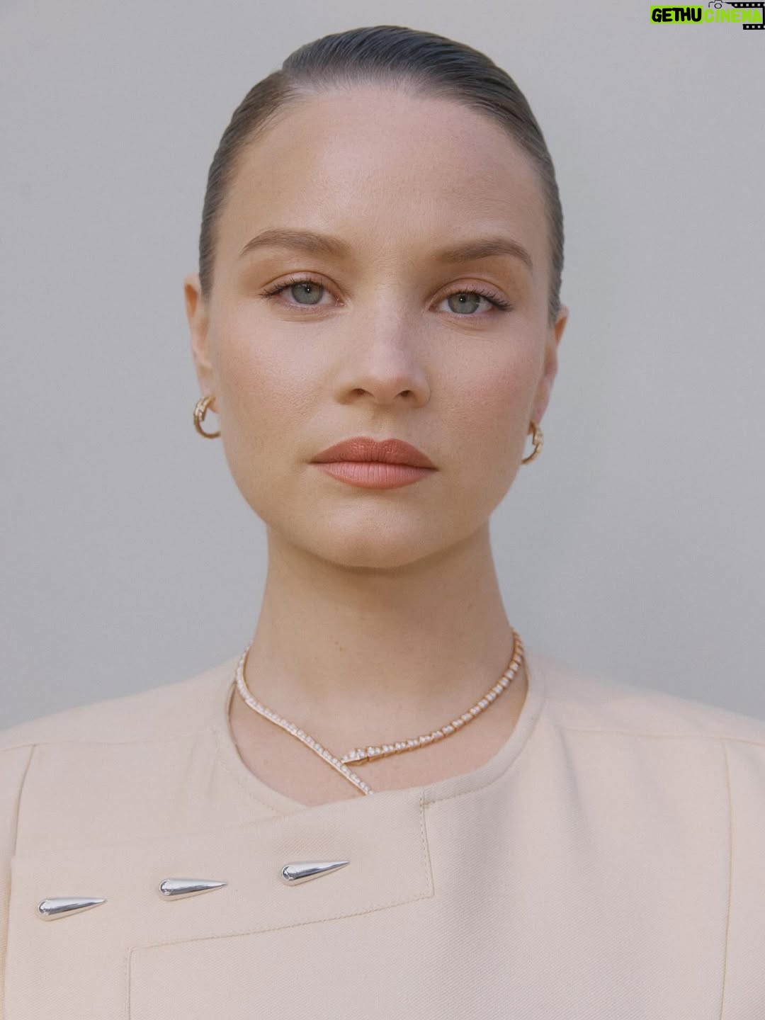 Sonja Gerhardt - 4.7K Likes - Wir durften während der Premiere von #kudamm77 für die online Vogue vor der Kamera von @robinkater stehen.
Danke für das tolle Shooting! 🤍

Photographer:
@robinkater 

Stylist:
@luijvpi mit @bvlgari 

Hair & Make-up
@philippverheyen 
@armanibeauty

Assistent:
@melissa.hmua 

@armanibeauty 
#armanimakeup