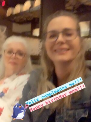 Sonya Smith Instagram - Celebrando el cumpleaños de mi hermosa madre. Te amo mamá, que la vida te siga bendiciendo con muchos años más llenos de salud, amor, prosperidad, y todas las bendiciones que mereces. Gracias por ser la madre maravillosa que eres, el mundo es mejor gracias a que tú estás en el!!! 🎉💜🥳🎁🌸🎂❤️