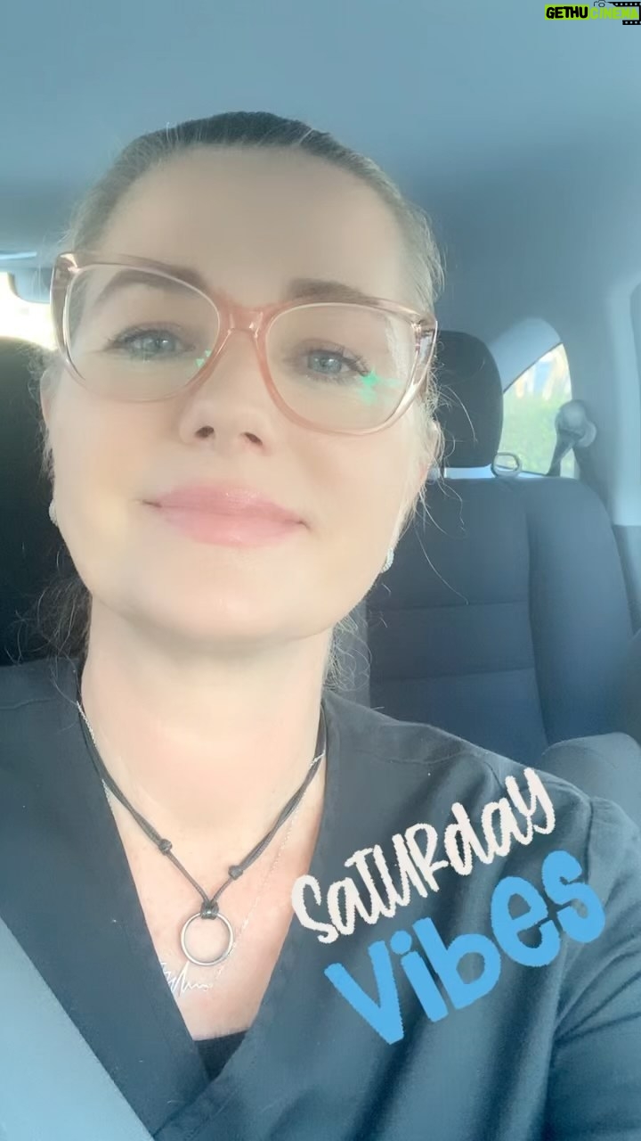 Sonya Smith - 8.2K Likes - Es sabadooooo!!! Pasando a saludarlos y mandarles buena energía!!! Aunque hay veces que me “desparezco” siempre están en mi corazón!!! Los quiero mucho!!! Que tengan un excelente fin de semana😚🥰😚🥰😚🥰😚🥰 #happy #happysaturday #workinghard #felizsábado #gratitud #gratitude #happyweekendeveryone #felizfindesemana