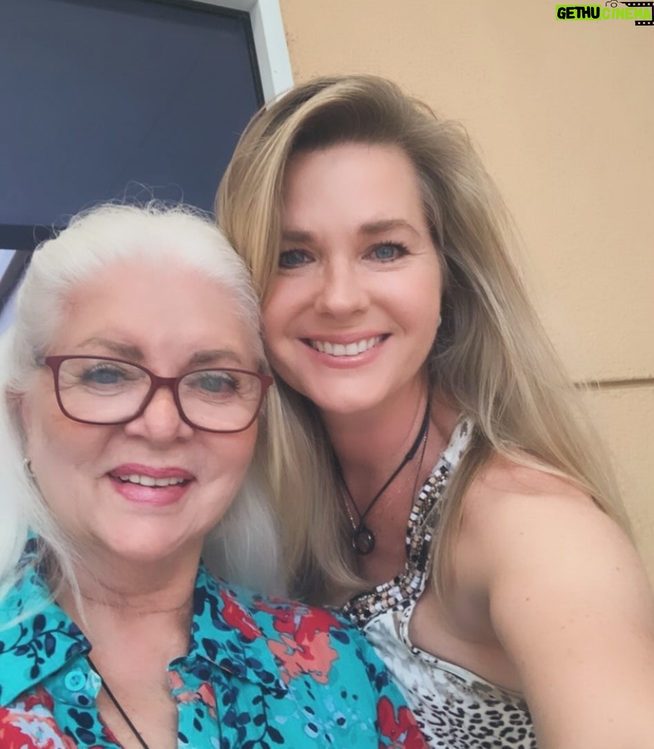 Sonya Smith - 17.6K Likes - Deseándoles con todo mi cariño y afecto un muy feliz 2024! Dejamos atrás un año que para muchos fue bastante dificultoso, teniendo ahora la oportunidad de comenzar como dicen un “capítulo nuevo” en nuestras vidas con el año que inicia. Quiero darle las gracias por todo el apoyo, cariño, amor e incondicionalidad que día día me demuestran. Quiero agradecerle a Dios y a la vida por todas las oportunidades y por todo el aprendizaje que he tenido en este año 2023. Cada instante ha sido una bendición, agradezco cada cambio, cada reto, cada dificultad, cada acierto, cada bendición, cada sonrisa que puede experimentar en este año que se va. Recibo con el corazón y los brazos abiertos todas las nuevas posibilidades que se presentan ante mí en este año que comienza y  les deseo a cada uno de ustedes un brillante Año Nuevo, lleno de posibilidades. Aprovechen cada oportunidad que la vida les ofrece porque si hay algo que no regresa es  el tiempo. Muchas felicidades. Los quiero!🤗💜🤗💜🤗💜🤗#2024 #happy2024 #feliz2024 #gratitude #gratitud #amor #love #gratitudeatitude #actitud #agradecimiento #thisisyouryear #esteestuaño