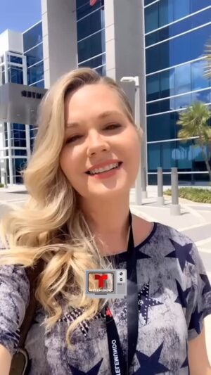Sonya Smith Instagram - Feliz día a todos!!! Ayer fue el último día de grabación de la serie #velvetelnuevoimperio. Fue maravilloso poder compartir con tanta gente talentosa en este proyecto. No solamente mis compañeros frente a cámara, sino todo el equipo técnico, diseño, dirección, maquillaje, vestuario, ambientación, y tantos otros departamentos que formaron  una parte vital en la realización de Velvet. Muchas gracias por su talento y buena energía en el transcurso de estos meses, sin ustedes no se podría llevar a buen término esta producción. Les mando un abrazo a cada uno, los voy a extrañar y espero que nos volvamos a ver muy pronto. Hasta la próxima!!!! @telemundoseries @telemundo @velvetlaserietv  #velvetelnuevoimperio #gratitud #gratitude #acting #series #telemundo #telemundoseries #amolaactuacion #sonyasmith #seriesenespañol #felizdomingo 🎉🤗🔥🤗⭐️