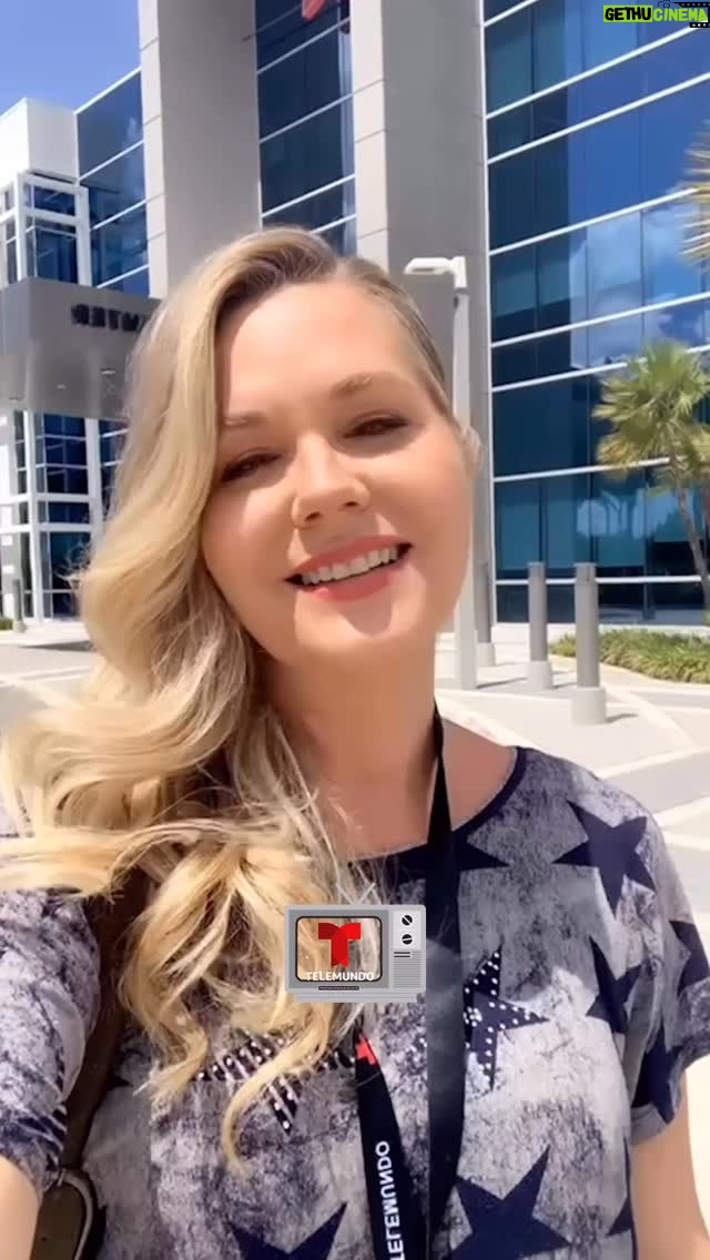 Sonya Smith - 8.4K Likes - Feliz día a todos!!! Ayer fue el último día de grabación de la serie #velvetelnuevoimperio. Fue maravilloso poder compartir con tanta gente talentosa en este proyecto. No solamente mis compañeros frente a cámara, sino todo el equipo técnico, diseño, dirección, maquillaje, vestuario, ambientación, y tantos otros departamentos que formaron  una parte vital en la realización de Velvet. Muchas gracias por su talento y buena energía en el transcurso de estos meses, sin ustedes no se podría llevar a buen término esta producción. Les mando un abrazo a cada uno, los voy a extrañar y espero que nos volvamos a ver muy pronto. Hasta la próxima!!!! @telemundoseries @telemundo @velvetlaserietv  #velvetelnuevoimperio #gratitud #gratitude #acting #series #telemundo #telemundoseries #amolaactuacion #sonyasmith #seriesenespañol #felizdomingo 🎉🤗🔥🤗⭐️
