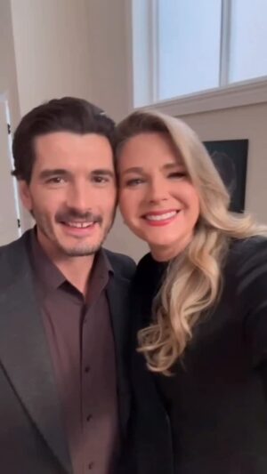 Sonya Smith Instagram - Hola a todos! Ya en la recta final de Velvet, aunque Pilar le hacía la vida imposible a Alberto, era un gusto trabajar con @yongonluna un excelente actor y compañero! Que se repita pronto! #gratitud #gratitude #velvetelnuevoimperio #acting #telemundoseries #yongonzalez #yongonzalezluna