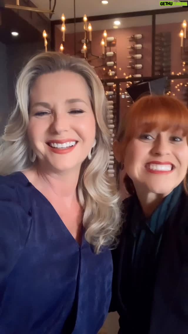 Sonya Smith - 10.3K Likes - Feliz día para todos!!!. Espero estén disfrutando de su sábado. 😊A pocos días de terminar la serie les comparto un vídeo con la dulce y talentosa @anagabrielmarcoccia. Fue un placer trabajar contigo.”Sobrina” espero se repita pronto!!!. Que tengan un fin de semana espectacular!! Los quiero.#gratitud #gratitude #velvetelnuevoimperio #acting #series #telemundoseries #telemundo #seriesenespañol