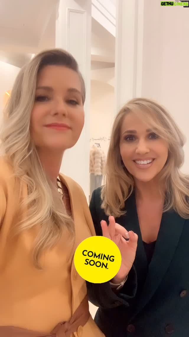 Sonya Smith - 4.2K Likes - Feliz jueves a todos!!!! Espero estén teniendo un lindo día. Ya muy pronto van a poder conocer a Pilar Marquez, una mujer ávida de control y poder que va por lo que quiere, y lucha hasta lograrlo. Muchas gracias @ivemachin por tan agradable entrevista. Ya saben, a partir del lunes 19 de mayo tienen una cita con #velvetelnuevoimperio por @telemundo @telemundoseries. No se la pueden perder!!! #gratitud #gratitude #acting #series #seriesenespañol #telemundo #telemundoseries