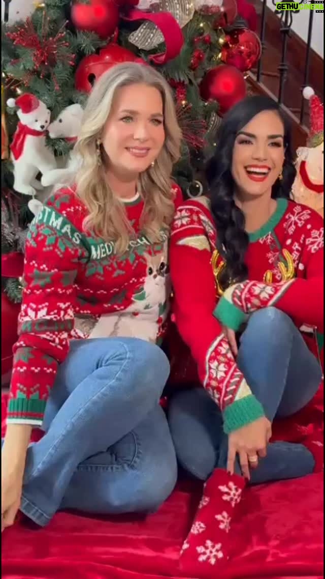 Sonya Smith - 25.8K Likes - Feliz sábado a todos!!!
Aquí les comparto un pequeño  detrás de camara de lo que fue la sesión de fotos con la bella y simpática @ortizscarlet … No saben cómo nos hemos divertido!😂😂😂Gracias @kdproductionsoficial por tan linda producción! Pronto nos verán en la portada de @conexiones.magazine ⭐️⭐️⭐️⭐️