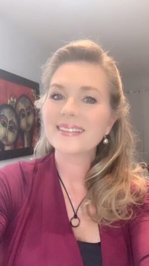 Sonya Smith Instagram - Feliz año a todos.!!! Que este 2023 esté lleno de lo mejor para cada uno de ustedes. Deseándoles paz, salud, amor, bienestar, trabajo bien remunerado y bendiciones. Agradecida con la vida de poder compartir el último día del año con parte de mi familia. Espero que cada uno de ustedes también haya tenido la oportunidad de estar con sus seres queridos. Los quiero. Vamos con todo por un 2023 lleno de sorpresas!!! #happynewyear #happynewyear2023 #felizañonuevo #felizañonuevo2023 #gratitude #gratitud #familia #familylove #familia #amoamifamilia 🥂✨🎉💜🥳🎁😘
