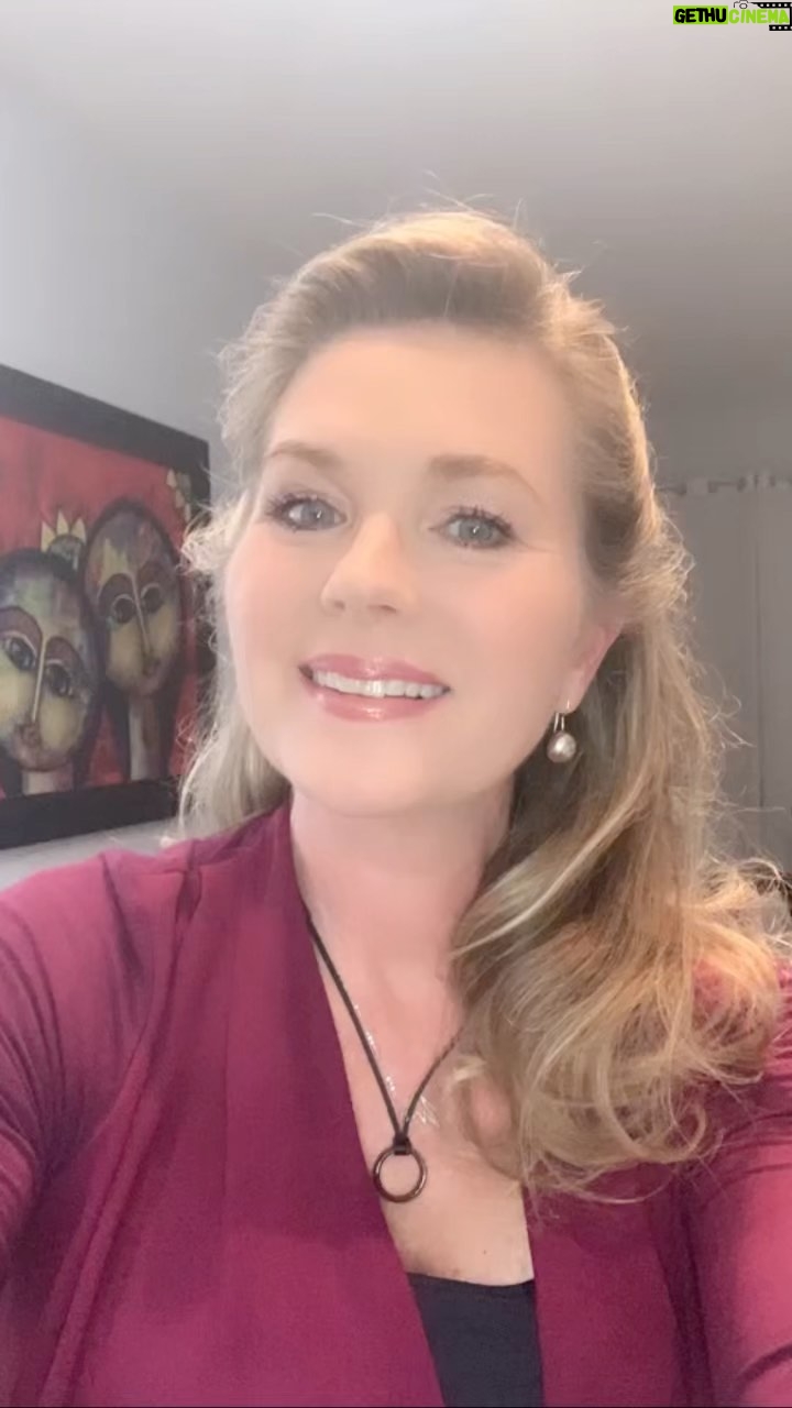 Sonya Smith - 8.6K Likes - Feliz año a todos.!!! Que este 2023 esté lleno de lo mejor para cada uno de ustedes. Deseándoles paz, salud, amor, bienestar, trabajo bien remunerado y bendiciones. Agradecida con la vida de poder compartir el último día del año con parte de mi familia. Espero que cada uno de ustedes también haya tenido la oportunidad de estar con sus seres queridos. Los quiero. Vamos con todo por un 2023 lleno de sorpresas!!! #happynewyear #happynewyear2023 #felizañonuevo #felizañonuevo2023 #gratitude #gratitud #familia #familylove #familia #amoamifamilia 🥂✨🎉💜🥳🎁😘