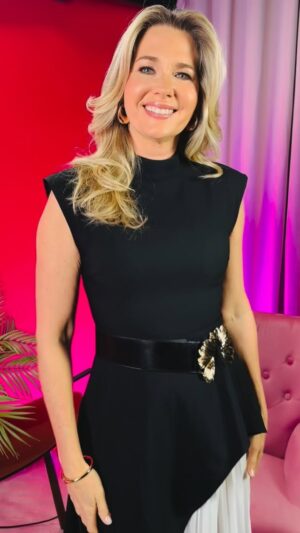 Sonya Smith Instagram - Feliz día a todos! Me encantaron estos looks! Gracias Carol de @carolboutique_doral por tan hermosa ropa, muy cómoda, elegante y casual! 😊💜😊💜 #carolboutique_doral #fashion #gratitud