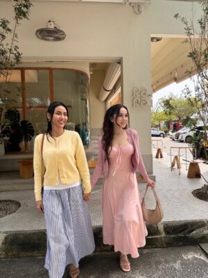 Sophia Albarakbah Instagram - 💛🩷 carefree days