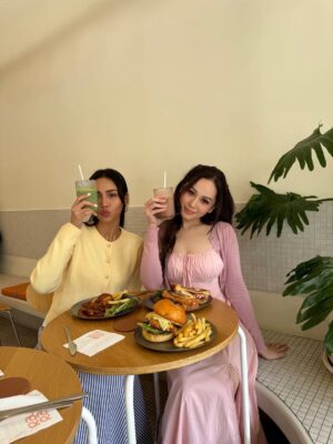 Sophia Albarakbah Instagram - 💛🩷 carefree days